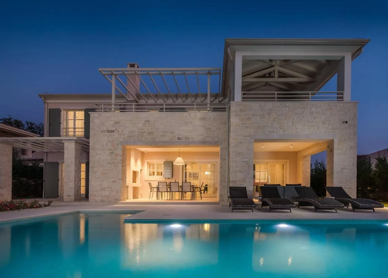 Villa Alicia By Ilc Brtonigla